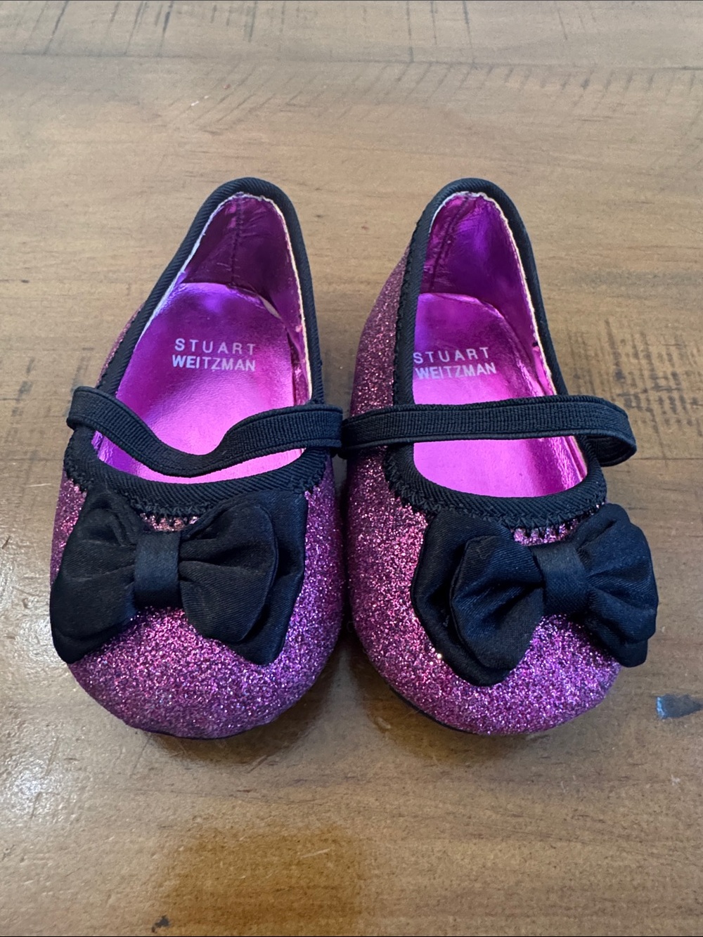 Stuart Weitzman Girls' Fuchsia Glitter Mary Janes with Black Bow